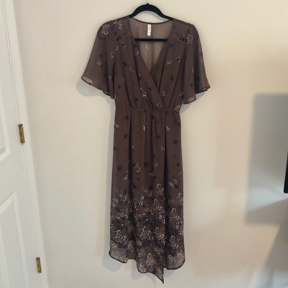 Chiffon flutter sleeve floral midi dress